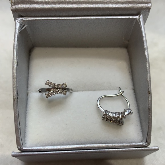 18k white gold diamond hoop earrings - Picture 5 of 7